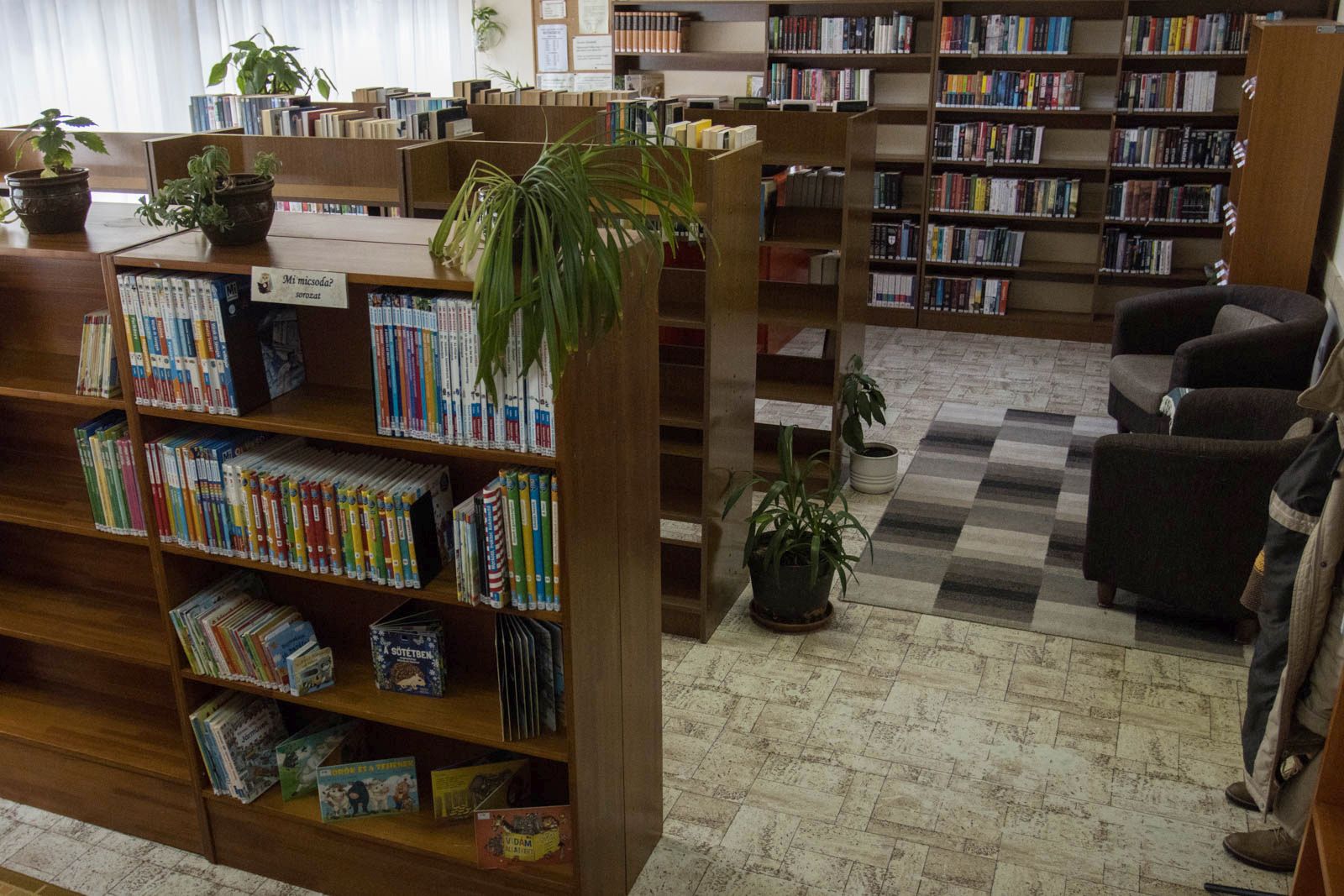 3060.hu Fotó: Ideiglenes helyszínen, a művelődési központ hátsó termében érhetők el a könyvtári szolgáltatások
