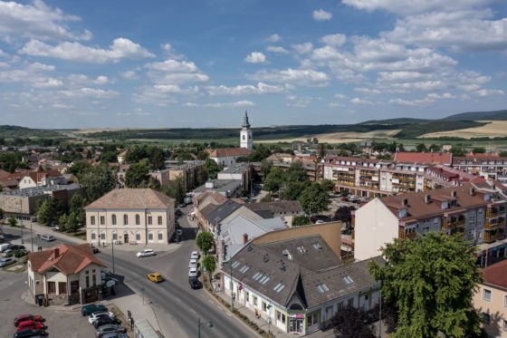 Drónnal készített felvételen Pásztó belvárosa 2022 júniusában (Fotó: MTI/Komka Péter)