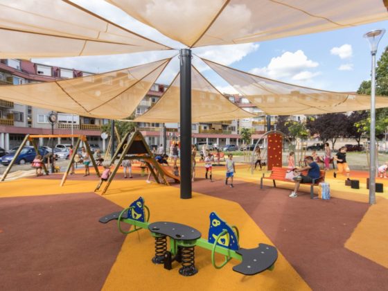 A megújult és kibővített Stromfeld udvari játszótér (Fotó: Pásztó Város Önkormányzata)