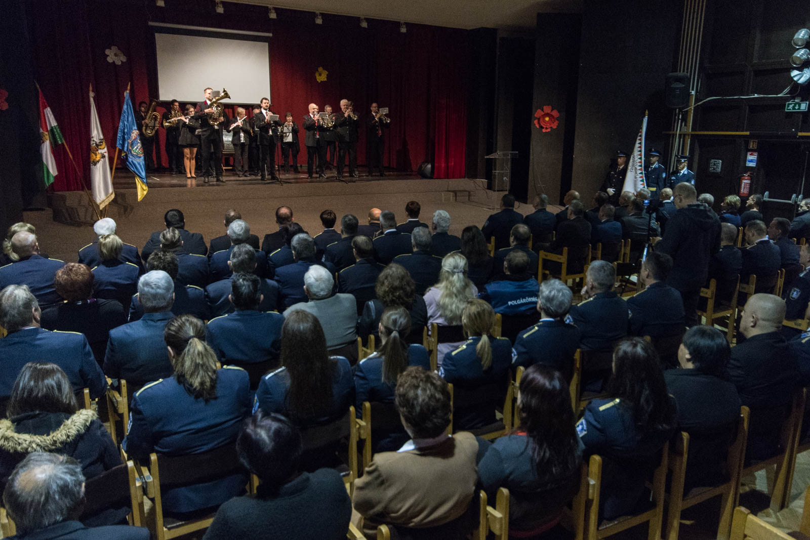 3060.hu Fotó: A Salgótarjáni Bányász-Kohász Fúvószenekar előadása a Bátonyterenyei Rendőrkapitányság fennállásának 30. évfordulója alkalmából rendezett ünnepségen, 2022. november 3-án.