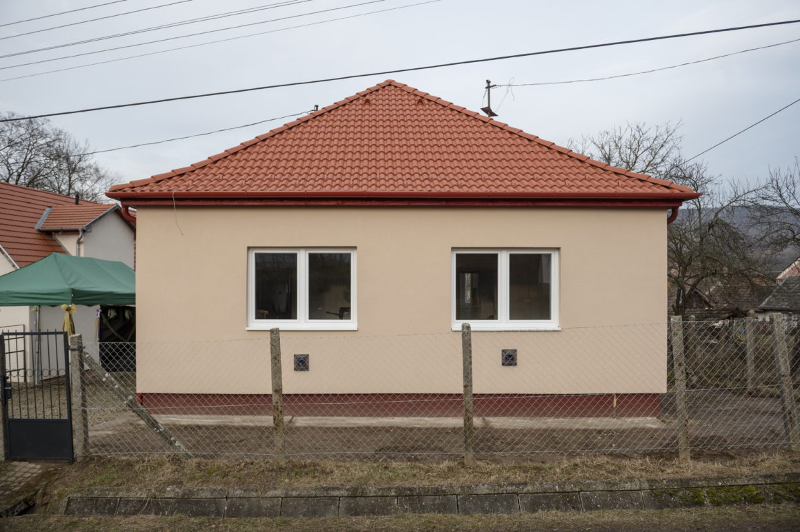 A Magyar Falu Program támogatásának köszönhetően 16 millió forintból kialakított szolgálati lakás az átadása napján Nagylócon, 2023. február 20-án. (Fotó: MTI/Komka Péter)