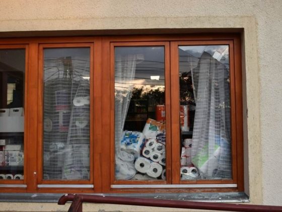 A rimóci férfi az ablakot betörve jutott be a helyi szociális boltba (Fotó: Nógrád Vármegyei Rendőr-főkapitányság)