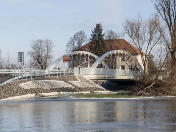 A Drégelypalánk-Ipolyhídvég közötti, 2,9 milliárd forintból megépült Ipoly-híd Drégelypalánk közelében a projektzáró rendezvény napján, 2024. január 12-én. (Fotó: MTI/Komka Péter)